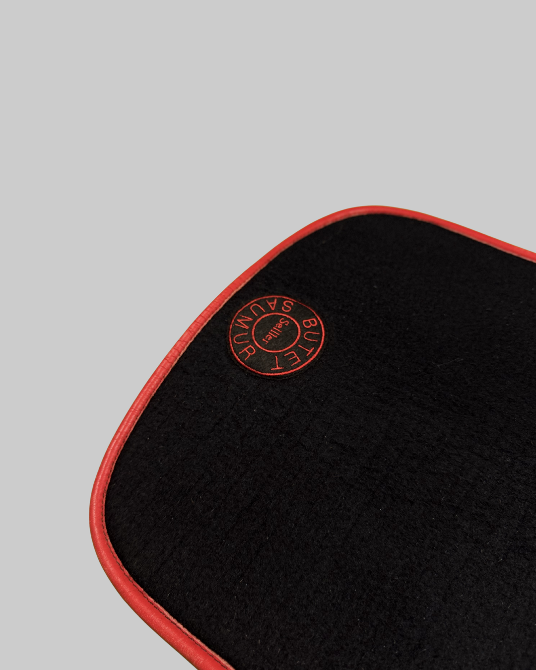 Butet Saumur Saddle Pad C Black Felt Red Calfskin Trim